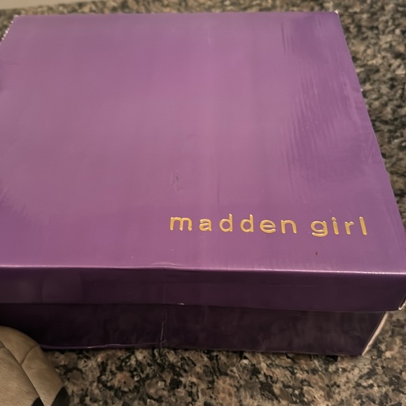 Madden girl tall zilch taupe boots NIB 8.5 - Picture 12 of 14